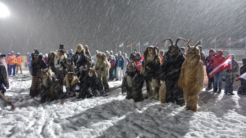 Auch 2017 wird es bei der Eröffnungsfeier der IPC WM in Finsterau lokale Bezüge mit Einlagen der Goaßlschnalzer, Wolfsausläuter und Hexen geben. Der Veranstalter erwartet aber keinen Schneesturm wie bei der Eröffnung des letzten Weltcups 2016 in Finsterau.