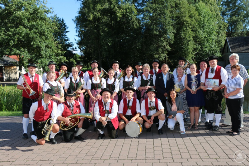 2. Reihe v. re.: Marina Reitmaier-Ranzinger, Josef Božovský, Stefan Behringer, Kristýna Božovská, Marcela Božovská, Bgm. Karel Zvánovec; 1. Reihe v. re.: Selma Keck