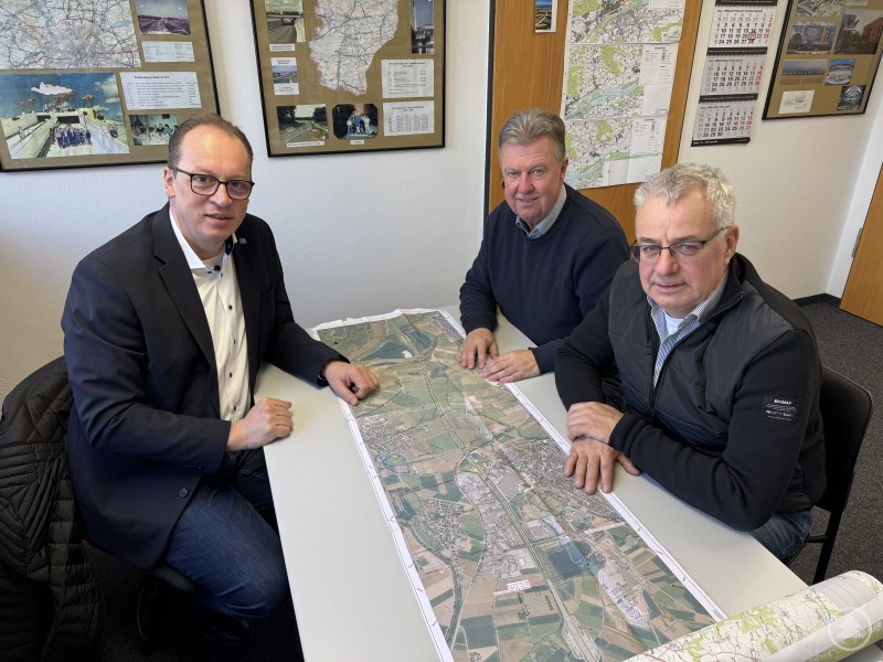 von links nach rechts MdL Martin Behringer, Geschäftsstellenleiter Helmut Maier, Leiter der Außenstelle Deggendorf Stefan Pritscher IMG_1496.JPG