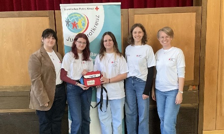 Schulsanit&auml;terinnen &uuml;berzeugen beim JRK-Regionalentscheid