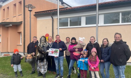 Lusengschwerl spenden f&uuml;r Kindergarten und halten Tradition lebendig