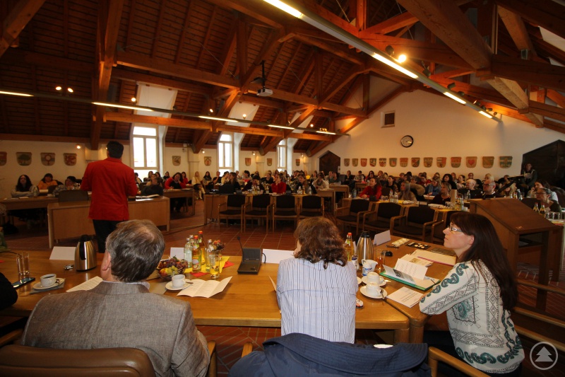 Viele interessierte Fachkräfte aus den Kindergärten, Tagesmütter sowie Experten aus den Beratungsstellen des Landkreises lauschten den Referenten im großen Sitzungssaal des Landratsamtes.