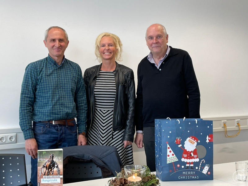 Martina Hain mit den beiden Krimiautoren