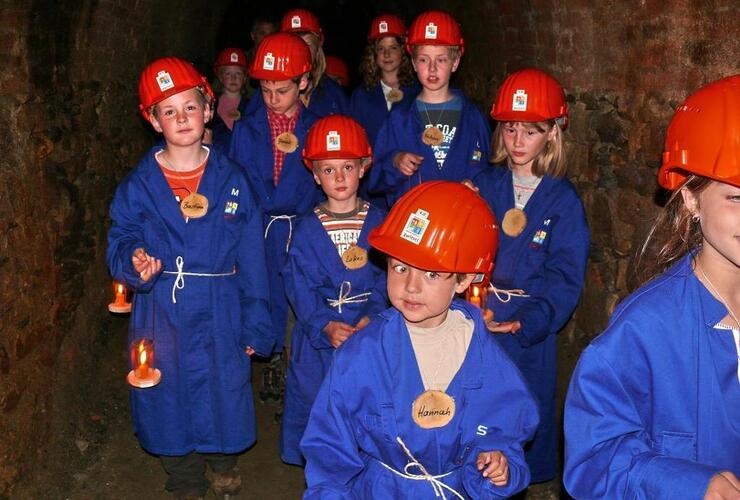 Flyer/Grafik zum Event: Höhlenkinder am Mi., 05.07.2023 von 14:30 bis 15:30 Uhr