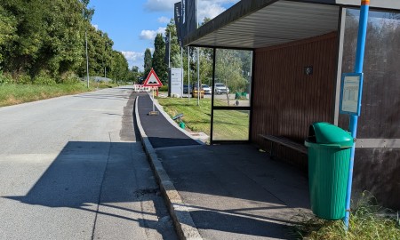 Gehweg zur Bushaltestelle Donauhof