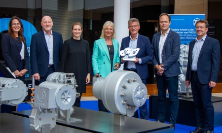 Staatsministerin Ulrike Scharf zu Besuch bei ZF in Passau
