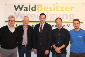 Landrat Gruber informiert sich bei der Waldbesitzervereinigung FRG