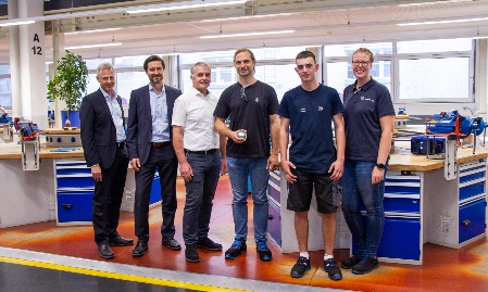 MdL Schuberl wirft Blick hinter die Kulissen von ZF