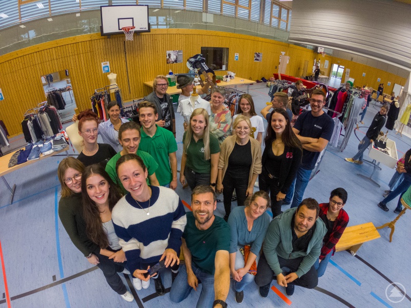 Strahlende Gesichter gab es bei allen Mitwirkenden der Veranstaltung, die sich über den großen Besucheransturm auf die Kleidertauschparty freuten.