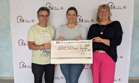 Agentur für Arbeit Deggendorf und Familienkasse Bayern Süd spenden an Kinderhospiz Haus ANNA in Eichendorf