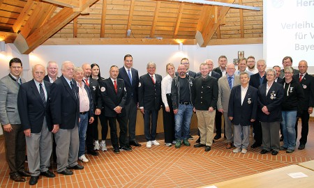 Ehrenzeichen für langjähriges Engagement im BRK verliehen