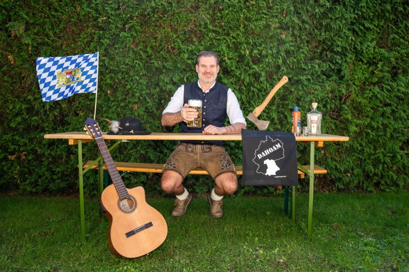 Flyer/Grafik zum Event: Bairisch für alle – Vogelmayer im Cafe Bergland am Sa., 04.04.2026 ab 20:00 Uhr