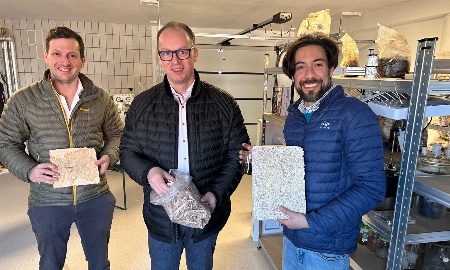 Pilzmyzel statt Erd&ouml;l: Innovative Rohstoffe aus Waldenreut begeistern Martin Behringer