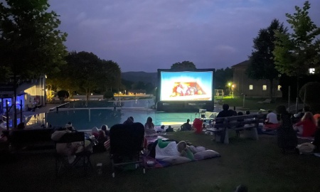 Open Air Kino im Erlebnisbad Schönberg