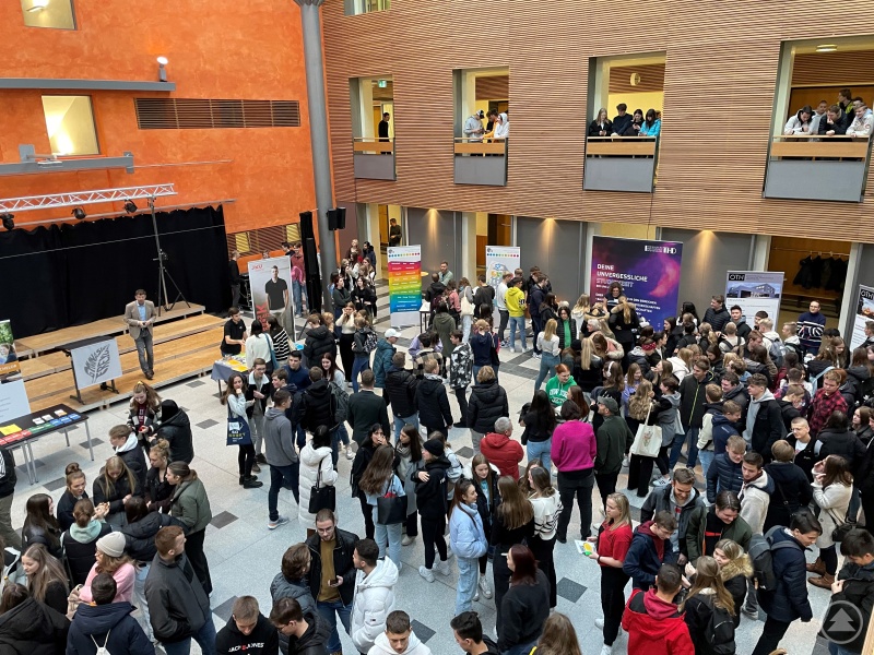 Ein breites Informationsangebot zur Studien- und Berufsorientierung konnten die Schülerinnen und Schüler der drei Landkreisgymnasien nutzen.