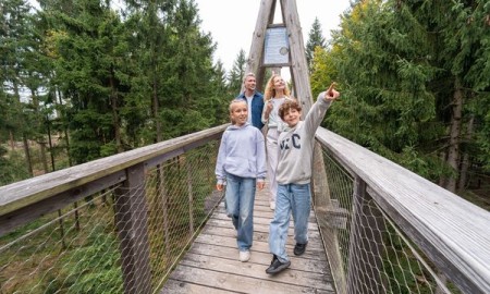 Saisonstart in der Donauregion: Familien-Abenteuer zwischen Baumwipfeln und Erlebnisparks