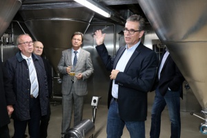 Durchwachsenes Zeugnis für Wirtschaftsstandort FRG