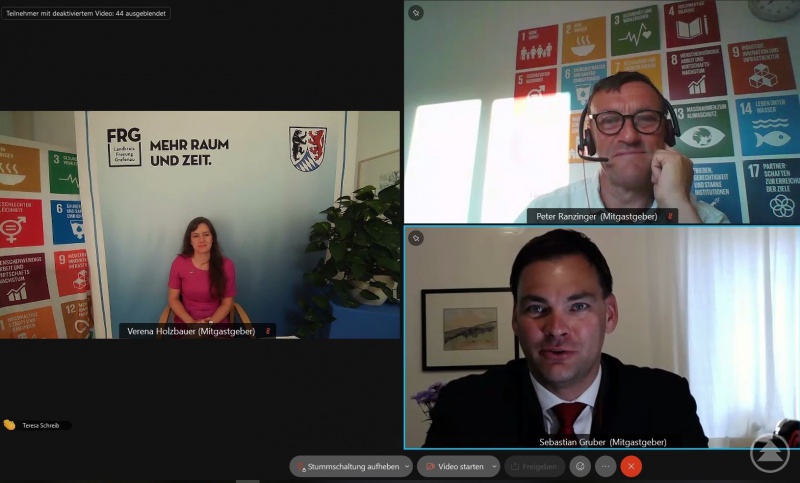 Klimaschutzmanagerin Verena Holzbauer, Landrat Sebastian Gruber, Referent Peter Ranzinger