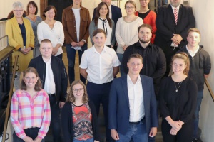 Zwölf neue Auszubildende und Beamtenanwärter bei der Stadtverwaltung