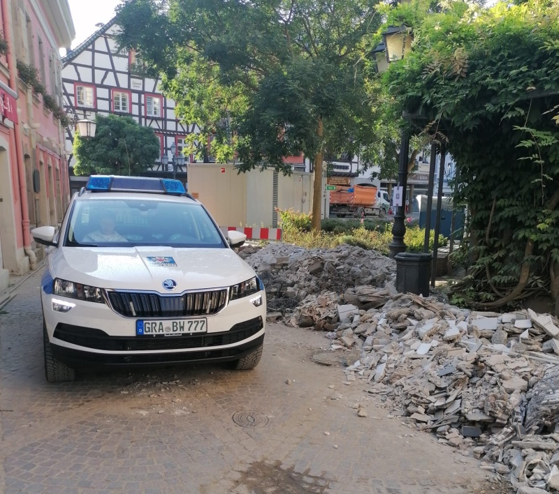 Das Mannschaftsauto im Ahrtal.