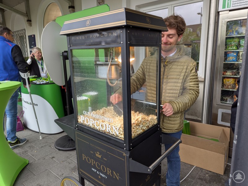 Waldbahn-Wiesn-Warm-up zur Neueröffnung des Kundencenters mit gratis Popcorn
