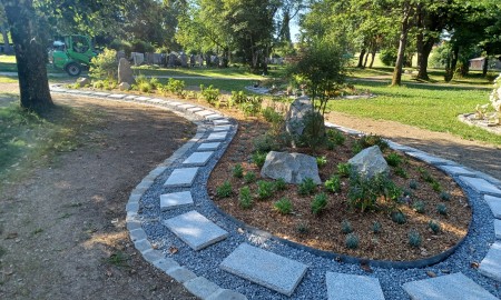 Stadt Passau erweitert Urnenbestattungen mit neuen pflegefreien Urneninseln