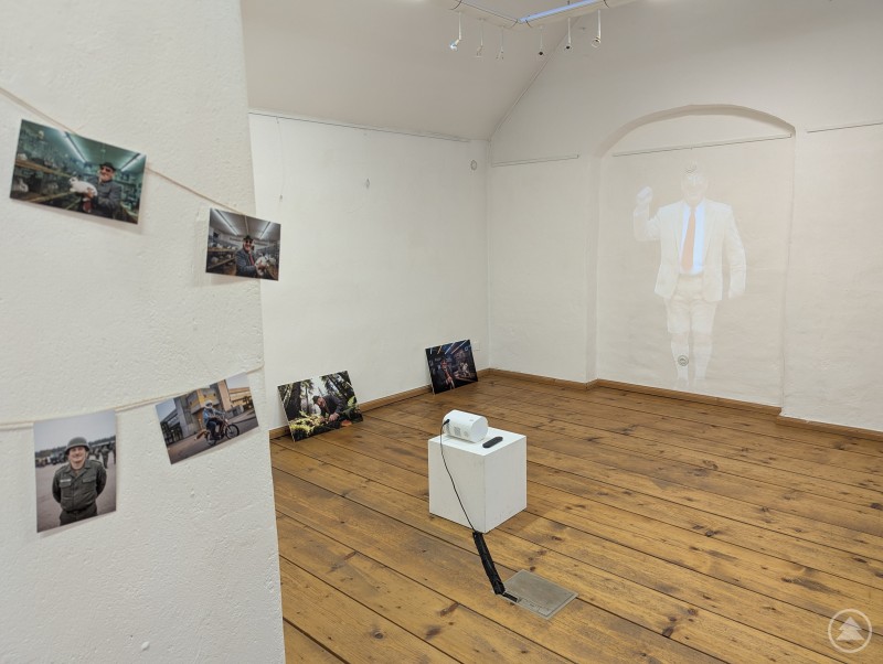 Neben Fotos erweckten auch Bewegtbilder Reindl Sepp zum Leben. Stillleben und Bewegtbilder der KI-Sonderausstellung in Hengersberg