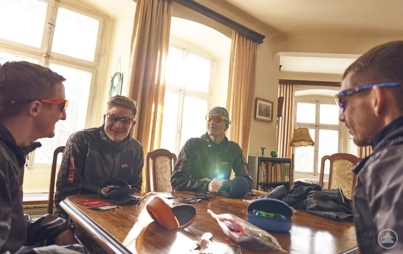 Das Gore Wear XC-RUN.DE Team im Schloss Buchenau.