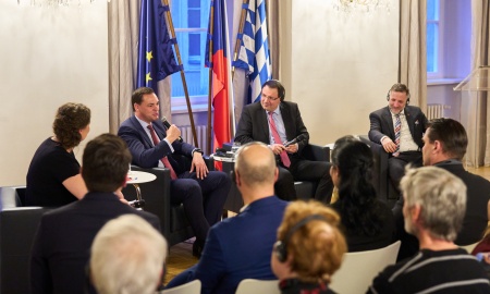 Repräsentanz des Freistaats Bayern in Prag zeigt Ausstellung zum Eisernen Vorhang