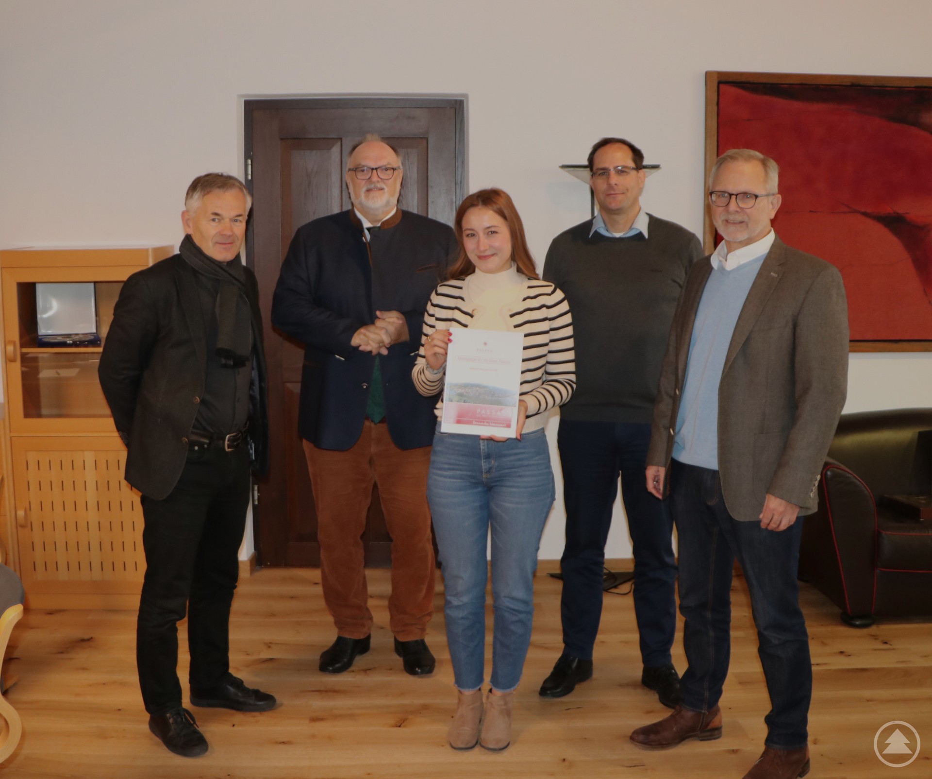 Oberbürgermeister Jürgen Dupper (2.v.l.) mit Wirtschaftsreferent Werner Lang (von links), Christine Putz (Dienststelle Wirtschaftsförderung), Lothar Kühnemann (Mieterverein Passau) und Klaus Fiedler (Haus- und Grundbesitzerverein Passau).