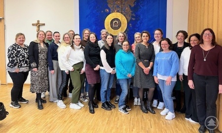 Caritas Passau qualifiziert Leitungen aus 20 Kitas