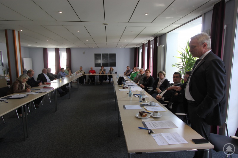 Bundestagsabgeordneter Alois Rainer informierte die Gastronomen und Hoteliers aus dem Landkreis Regen über aktuelle Vorgaben, beispielsweise bei der Kennzeichnung von Lebensmitteln - und sprach sich klar gegen Ideen wie den Chip im Joghurtbecher oder das Smiley-System für Betriebe aus.