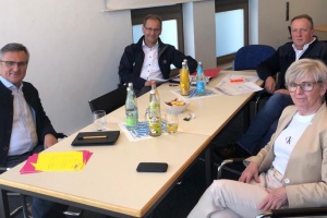 Keine Schutzkleidung und der lange Weg zum Corona-Test