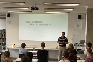 "Karriere dahoam" - Bürgermeister als Berufsberater am LLG