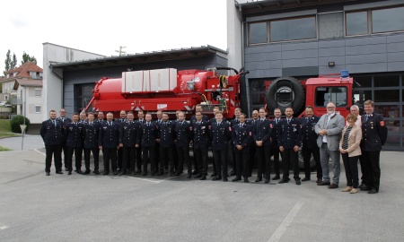 Oberbürgermeister Jürgen Dupper dankt den Passauer Feuerwehrkräften für ihren Einsatz bei der Bewältigung der Starkregen- und Hochwasserkatastrophe in Rheinland-Pfalz