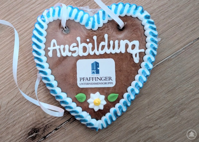 Ausbildung - Thema der 16. Passauer Ausbildungsmesse Lebkuchenherz mit Aufschrift