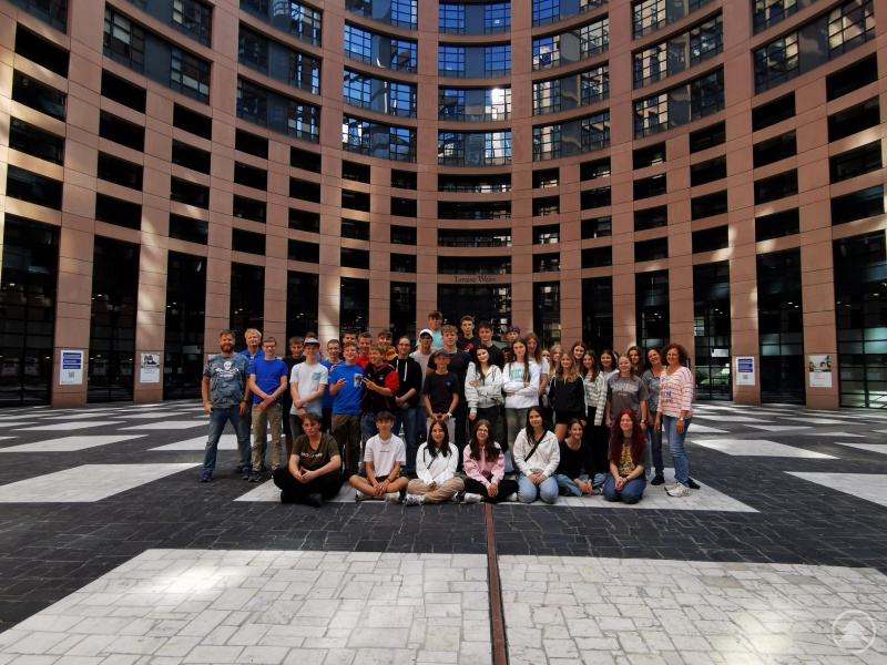 Niederbayern goes Europe - Schüler der Realschule Grafenau besuchten mit ihren Lehrkräften Simone Streicher, Kerstin Schmöller, Andreas Mühlbauer und Xaver Weilermann das Europaparlament in Straßburg.