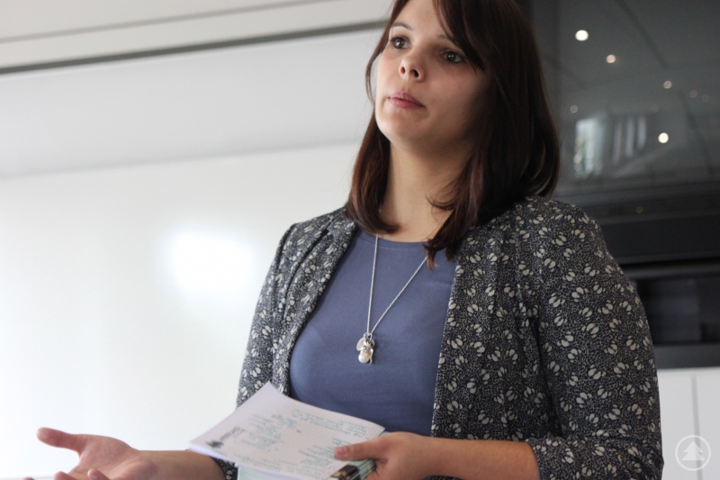 IQ-Netzwerkmanagerin Johanna Rinke stellte das Projekt "Integration durch Qualifizierung" vor, das Menschen mit Migrationshintergrund bessere Chancen auf dem Arbeitsmarkt - und Unternehmen die Suche nach Mitarbeitern - erleichtern soll.