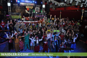 Karate Kids entern Diskothek „Vulcano“