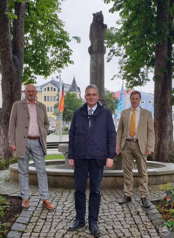 v.l. MdL Manfred Eibl, Florian Streibl (Fraktionsführer der Landtagsfraktion der Freien Wähler) und Alexander Mayer (Bürgermeister der Stadt Grafenau)