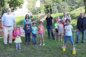 Spielmobil auf Tour: Oberbürgermeister bringt Eis vorbei