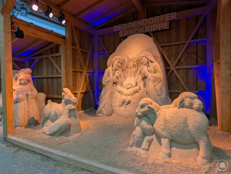 Figuren der größten Sandkrippe Deutschlands in Deggendorf