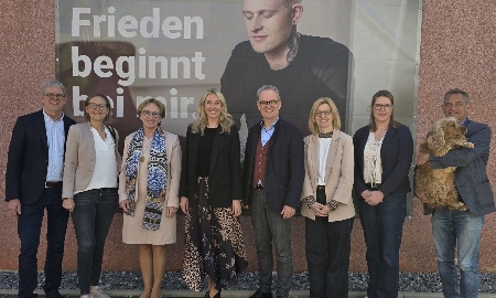 Kultusministerin Anna Stolz besucht F&ouml;rderzentrum Don Bosco und St. Severin