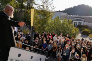 Konrektor Martin Weiß begrüßte 88 neue Schülerinnen und Schüler an der Realschule Grafenau