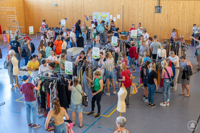 Am Samstag sollen wieder viele Kleidungsstücke in der Turnhalle in Hohenau eine neue Verwendung finden.