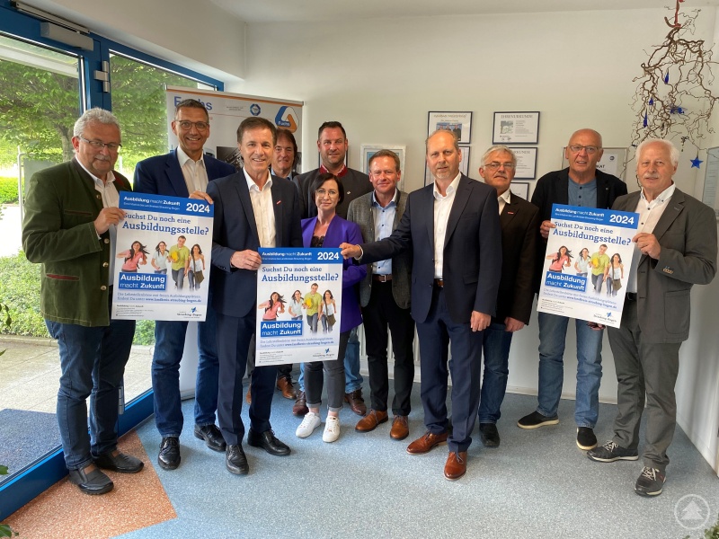 Die Teilnehmerinnen und Teilnehmer der Auftaktveranstaltung „Ausbildung macht Zukunft“ 2024.