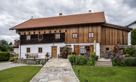 Familie Mittermeier aus Reisach erhält Denkmalpreis des Bezirks Niederbayern