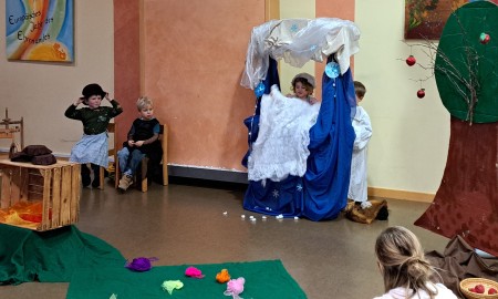 Frau Holle verbindet Generationen