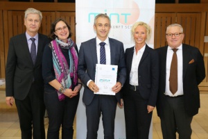 LLG-Grafenau bekommt erneut Prädikat „MINT-freundliche Schule“