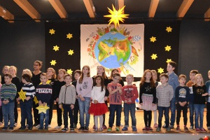 Kinder feiern Weihnachten – in Haus und überall